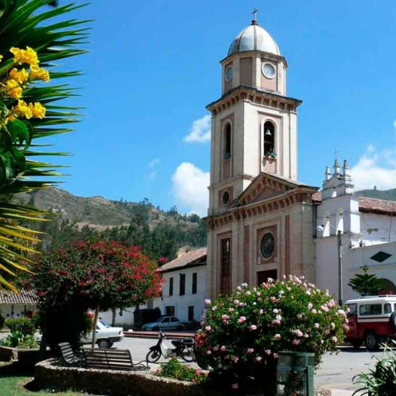 Iglesia Principal del Parque Central de Iza